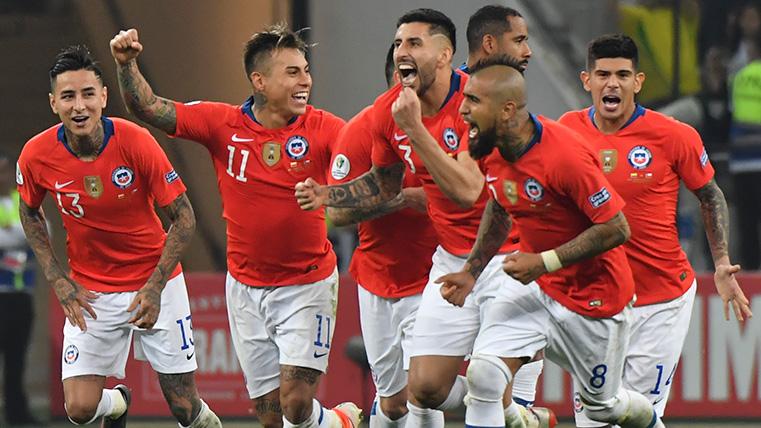 Chile celebrates the pass against Colombia