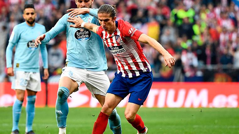 Filipe Luis in a party with the Athletic of Madrid