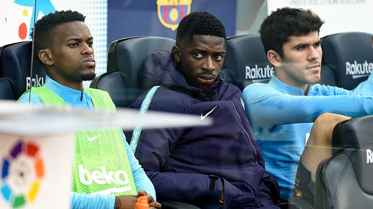 Ousmane Dembélé, sentado en el banquillo del FC Barcelona