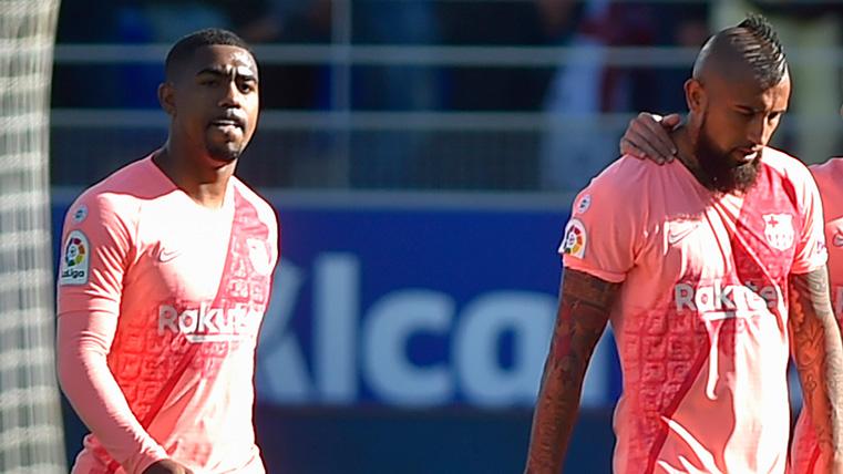 Malcom and Vidal in a party with the Barcelona