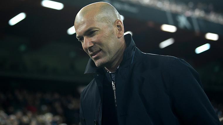 Zinedine Zidane en un partido con el Madrid