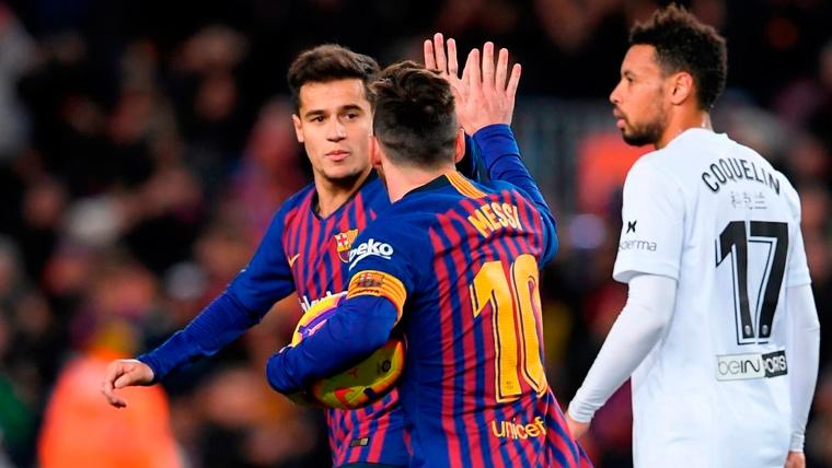 Philippe Coutinho and Leo Messi celebrate a goal of the FC Barcelona