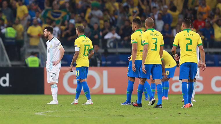 Leo Messi, cabizbajo tras perder contra Brasil en la Copa América