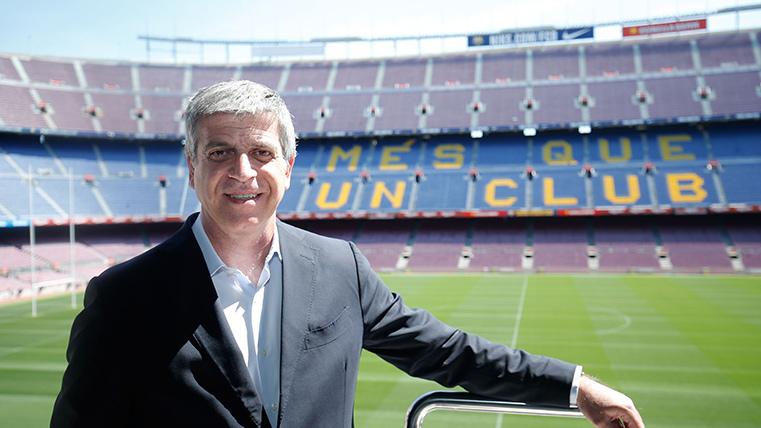 Jordi Mestre, posing in the Camp Nou in an image of archive