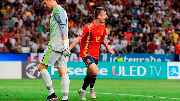 Dani Olmo celebra un gol con la selección española Sub21