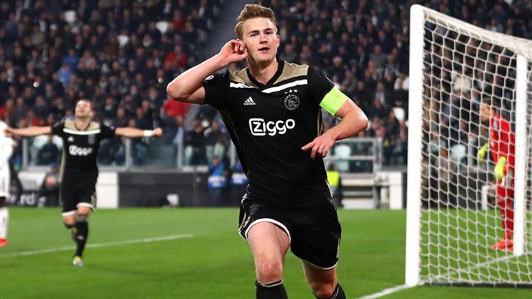 Of Ligt celebrates a goal with the Ajax