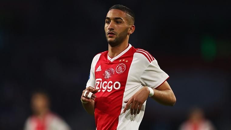 Hakim Ziyech, durante un partido con el Ajax de Amsterdam