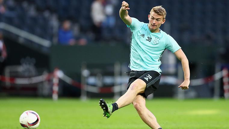 Matthijs Of Ligt, during a training with the Ajax