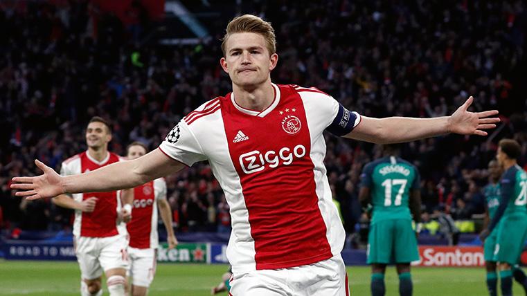 Matthijs Of Ligt, celebrating a marked goal with the Ajax of Amsterdam