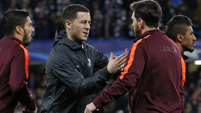 Leo Messi y Eden Hazard, saludándose antes de un Chelsea-Barça