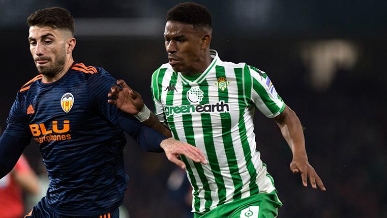 Junior Firpo in a party against Valencia