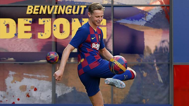 Frenkie Of Jong in his presentation with the Barça