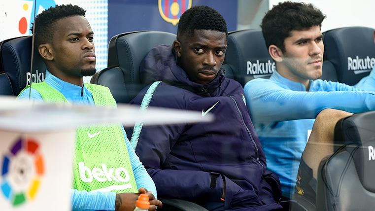 Dembélé, Aleñá and Semedo, seated in the bench of the FC Barcelona