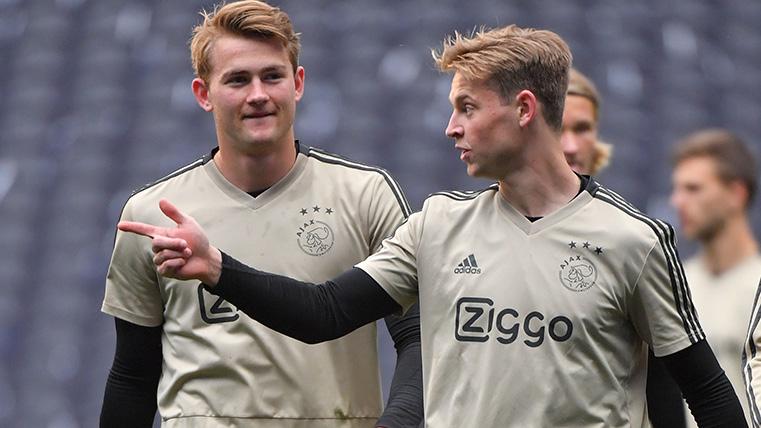 Frenkie Of Jong and Matthijs of Ligt, during a train with the Ajax