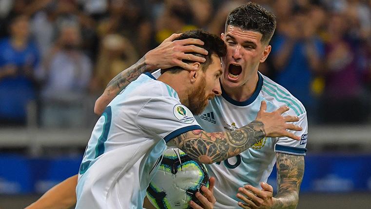 De Paul y Messi celebran un gol de Argentina