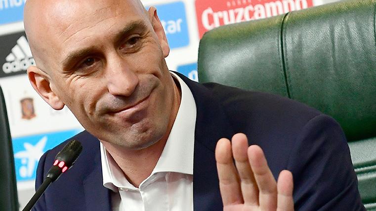 Luis Rubiales in an act with the selection