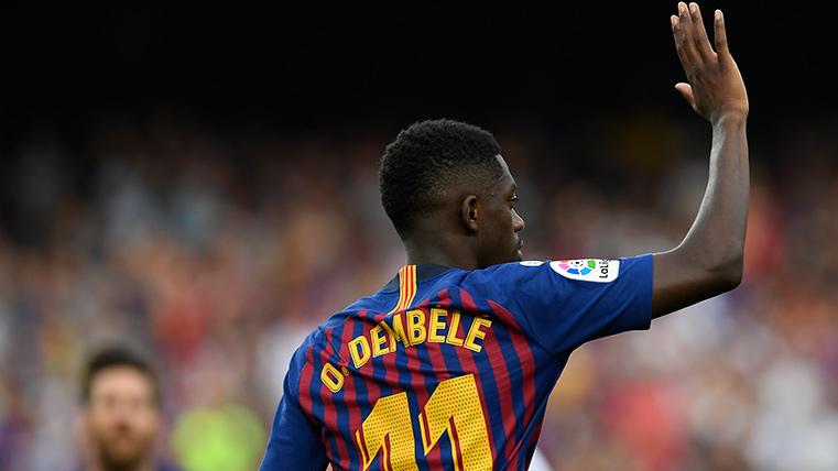 Ousmane Dembélé, saludando después de marcar un gol con el Barça