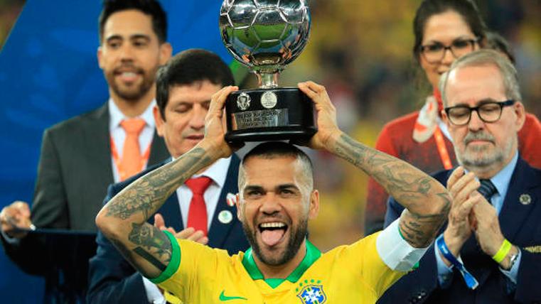 Dani Alves fue campeón de la Copa América