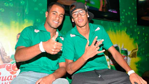 The fellow of neymar lucas morua affirms that it is very difficult that this abandon the fc barcelona