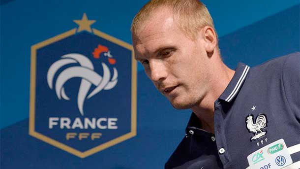 El internacional francés criticó a su seleccionador domenech por no decirle por qué no le convoca después de ganarlo casi todo con el fc barcelona