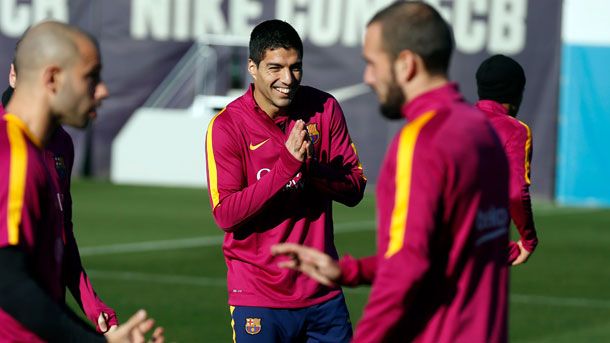 The fc barcelona went back to train  in the ciutat esportiva without messi
