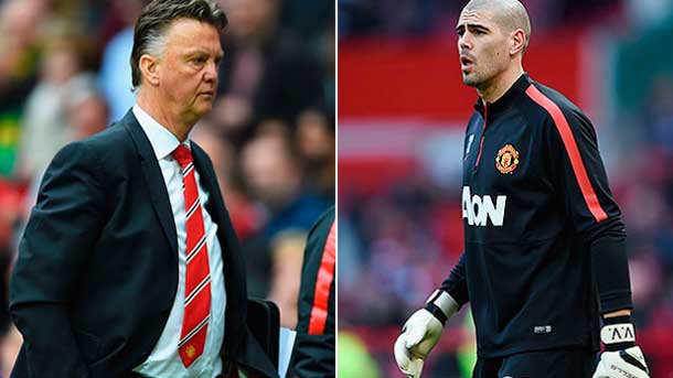 The Dutch trainer follows without giving to know the current situation of the goalkeeper víctor valdés