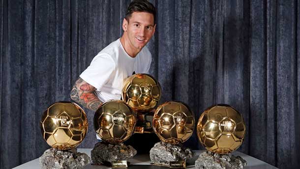 The Argentinian star of the fc barcelona posed with the five balloons of gold and afterwards with his last adquisicion in his house