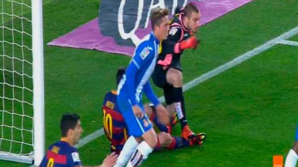 The referee of the meeting neither saw the aggression of red direct of pau lópez on read messi