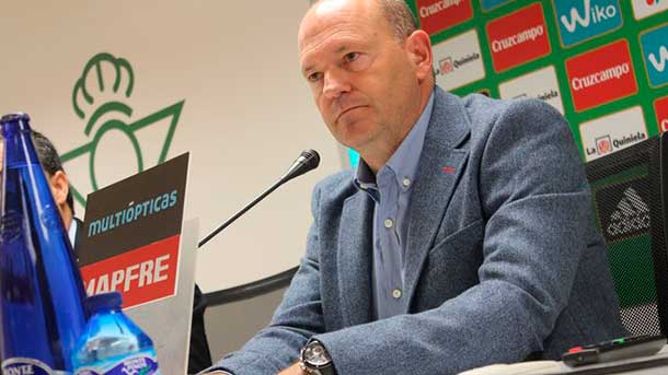 El entrenador del betis fue sancionado por dos partidos tras su expulsión ante el fc barcelona