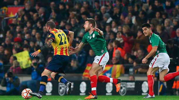 La selección catalana perdio ante la de euskadi tras un gol de aduriz en un buen partido de aleix vidal