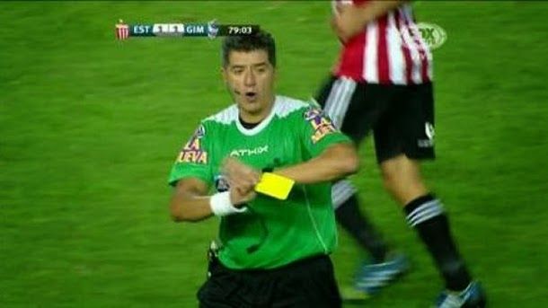 The curious methods of a referee in Argentinian