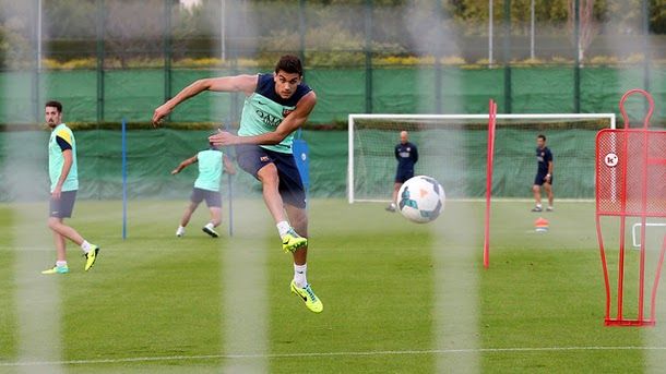 Marc bartra renews with the fc barcelona until 2017