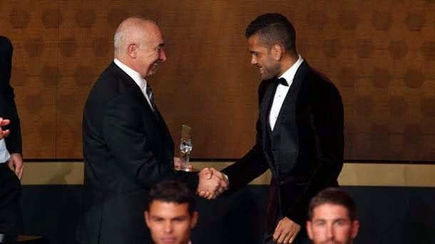 Alves: "messi Will go back to win the balloon of gold"