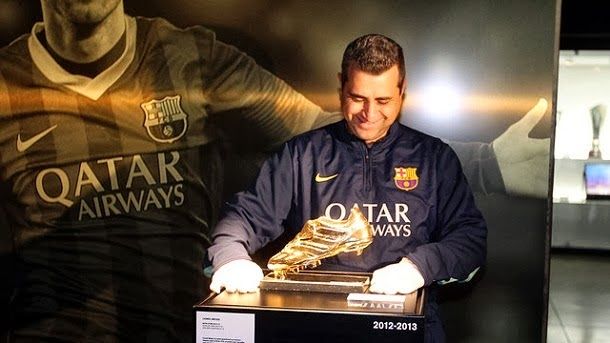 The boot of gold of read messi already exhibits  in the museum