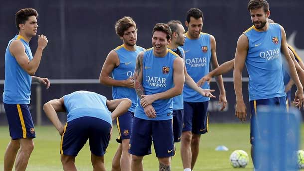 The Argentinian star of the fc barcelona exercised  beside the rest of his mates