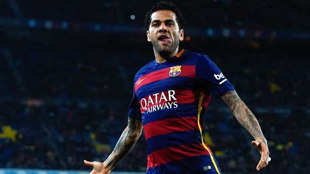 Dani alves Sees to messi like winning future of the balloon of gold 2015
