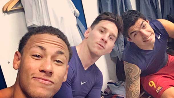 Neymar celebró la victoria con una foto de los tres tenores y otros como piqué, acabó vacilando a munir