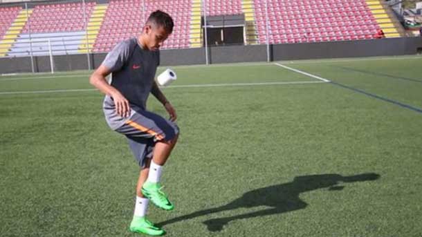 The Brazilian star of the fc barcelona is able to give touch with anything