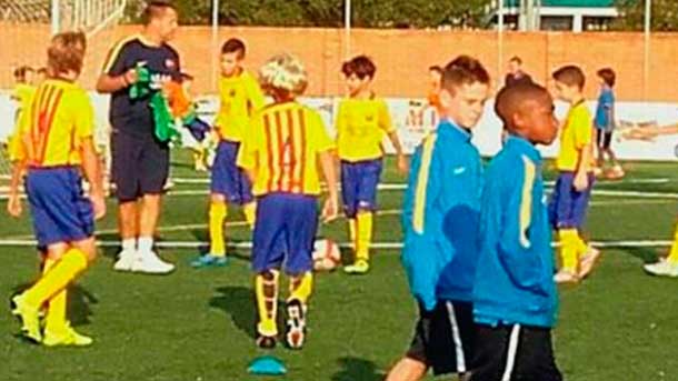 While the kristian can play with the espanyol his brother kevin can not it do with the fc barcelona