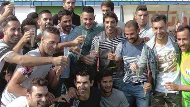 The players of the villanovense, ilusionados with the party