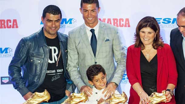The son of Christian ronaldo asked him to his grandmother by read messi
