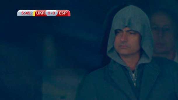 El entrenador portugués mourinho asistió al ucrania españa para espiar al delantero del dinamo yarmolenko