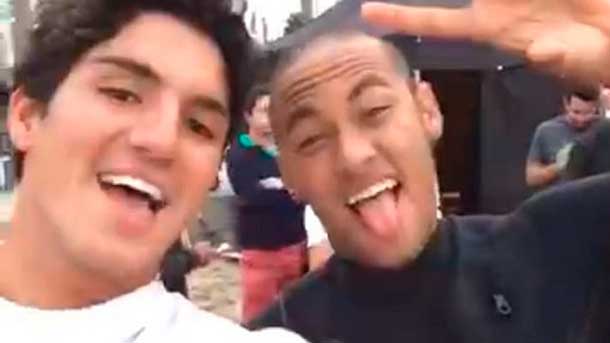 Neymar Happens  alsurf in barcelona with the best of the world gabriel medina