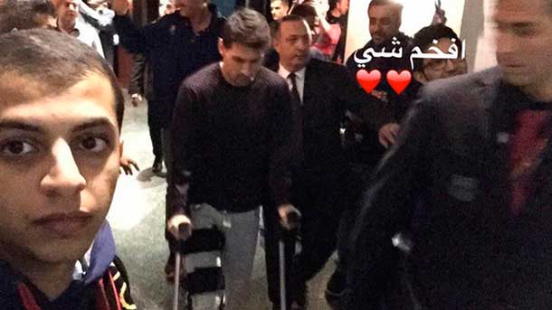 Messi attended in crutches to the camp nou to see the fc barcelona bayer leverkusen