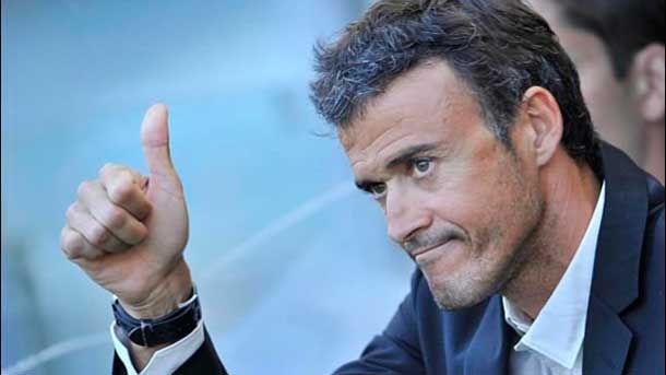 The trainer of the fc barcelona luis enrique also votes in the Catalan elections