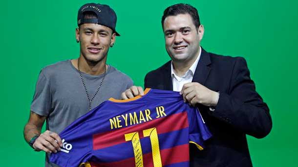 El crack del fc barcelona neymar júnior tuvo un buen detalle con el delantero del málaga mastour, ferviente admirador