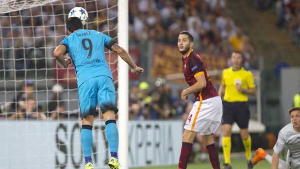 Los jugadores de la roma dudaron de la legalidad del gol del uruguayo