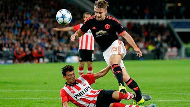 To the defender of the manchester united luke shaw broke him the leg in the first day of champions