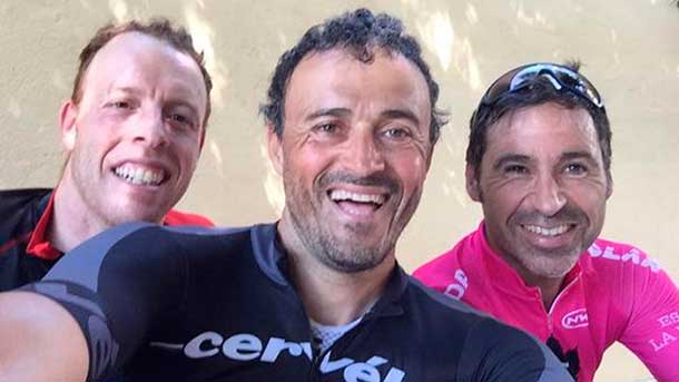The trainer of the fc barcelona luis enrique has taken advantage of to go  of route in bicycle in the day of party