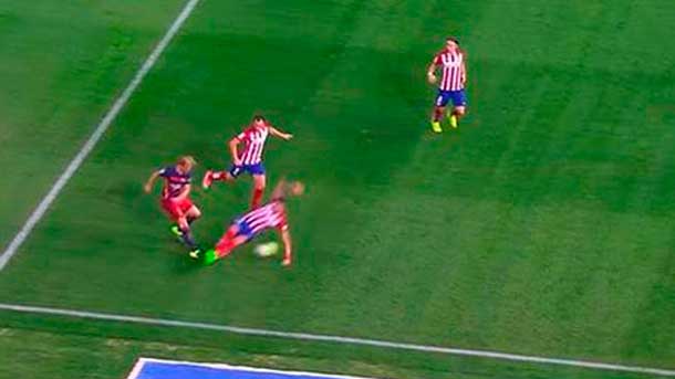 El árbitro mateu lahoz se ha comido dos penaltis en contra del fc barcelona de giménez por manos